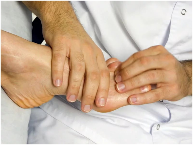 Травма — одна из причин боли в суставе большого пальца ноги